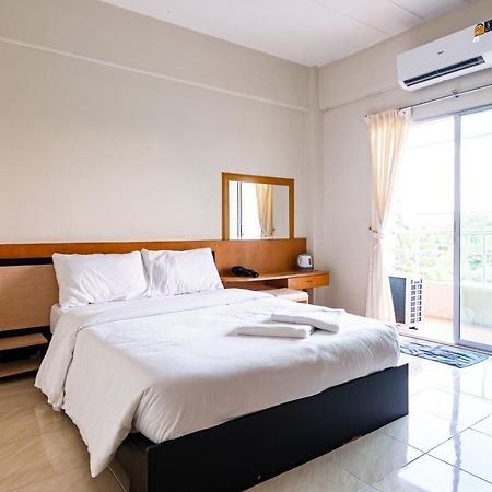 Go Inn V สนามบิน Bangkok Exteriör bild