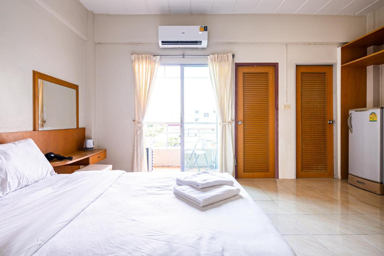 Go Inn V สนามบิน Bangkok Exteriör bild