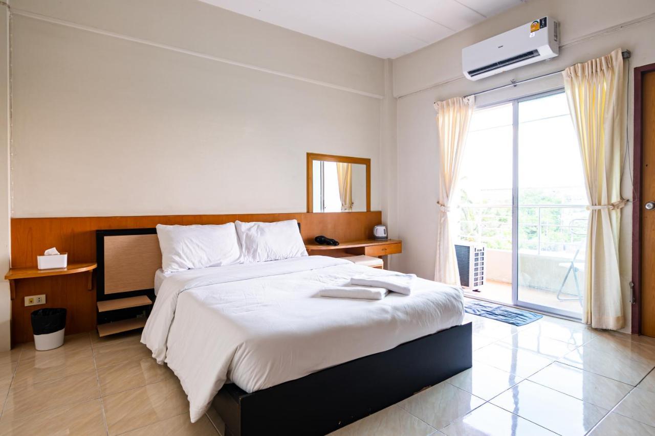 Go Inn V สนามบิน Bangkok Exteriör bild